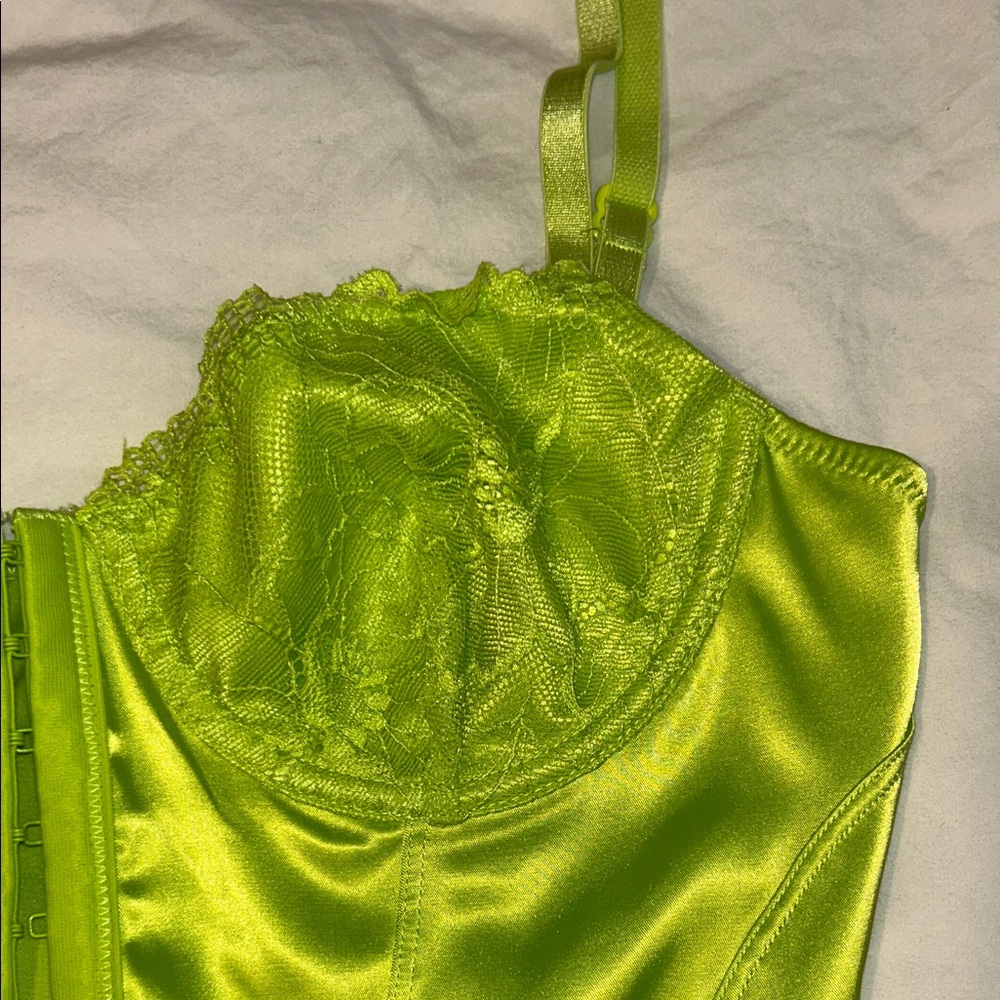 MESHKI Black, White, and Green Corset Tops - Picture 9 of 10